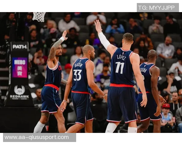 快船官方发布新海报保罗与科林斯携手庆祝胜利展现内外功臣风采